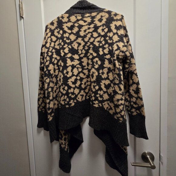 ROMEO & JULIET COUTURE Graphic Print Open Front Waterfall Cardigan Grey/Tan SML - Picture 2 of 11